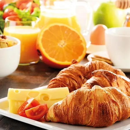 Intercityhotel Szálloda 4*